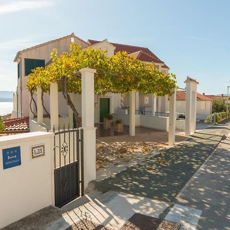 Apartments Lux Bol Buitenkant foto